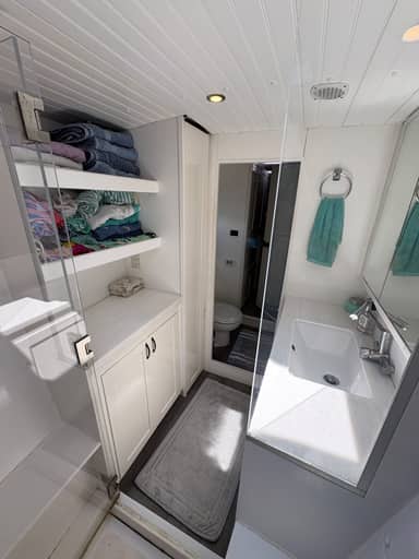 Interior photo 73 of 83